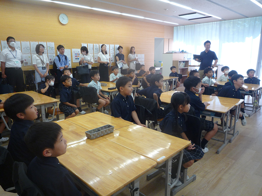 帝京大学小学校での出張授業の様子