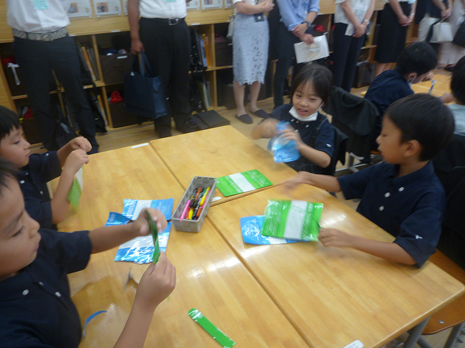 帝京大学小学校での出張授業の様子