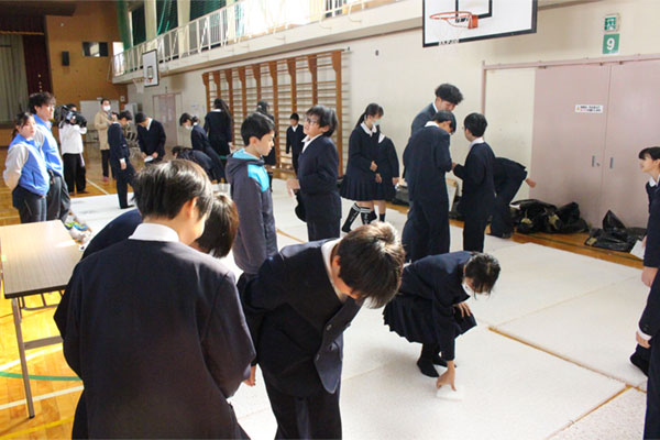 ブレスエアー®に触れる様子
