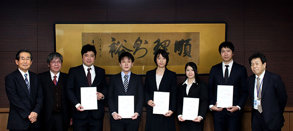 2019年度長期研究助成受贈者の皆さまと財団関係者