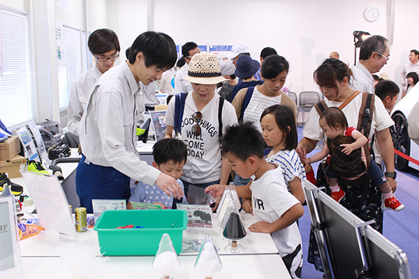当社の製品について説明