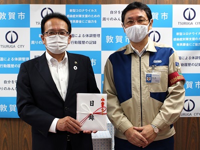 （左から）渕上隆信敦賀市長、吉川徹敦賀事業所長