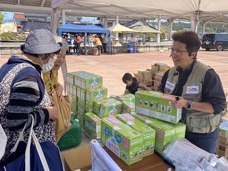 配布の様子